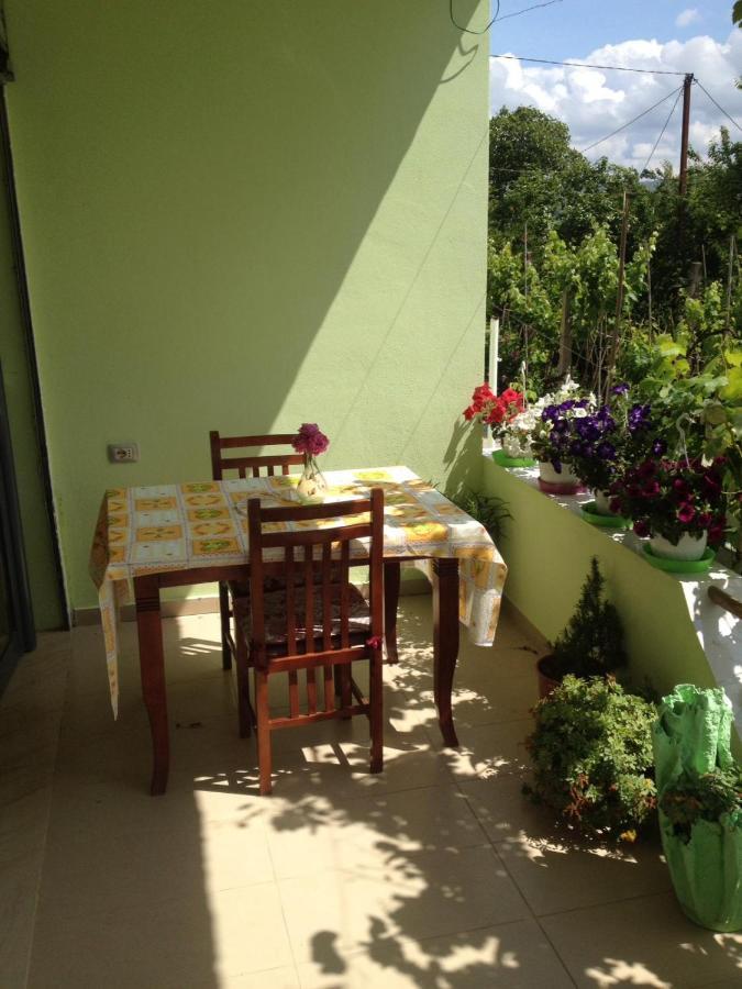 Guesthouse Aleksander Берат Екстер'єр фото