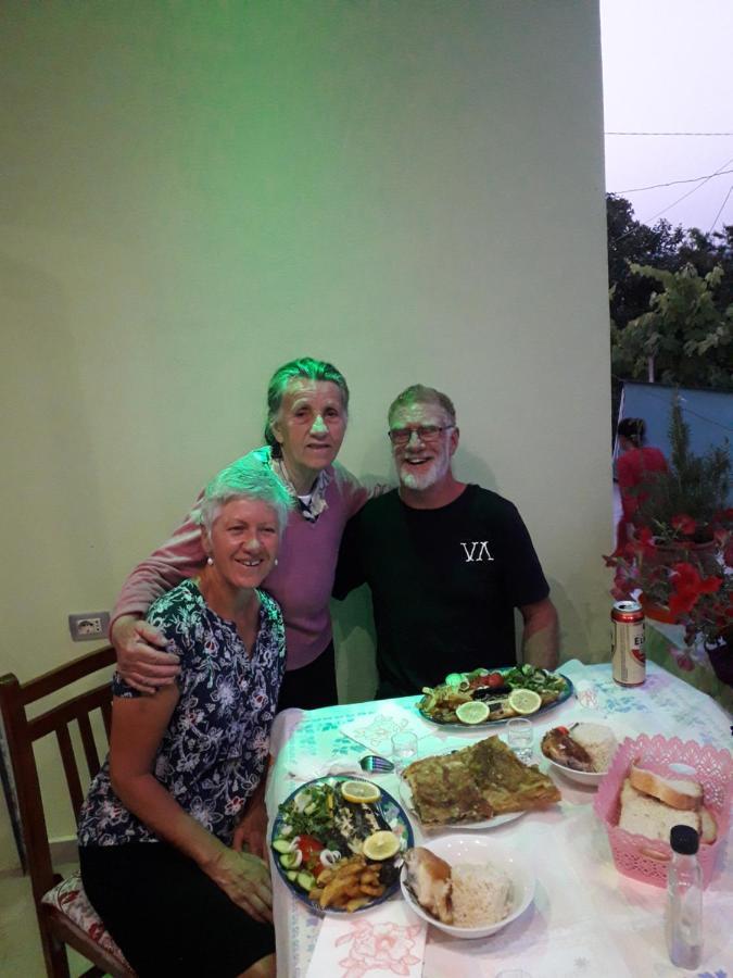 Guesthouse Aleksander Берат Екстер'єр фото
