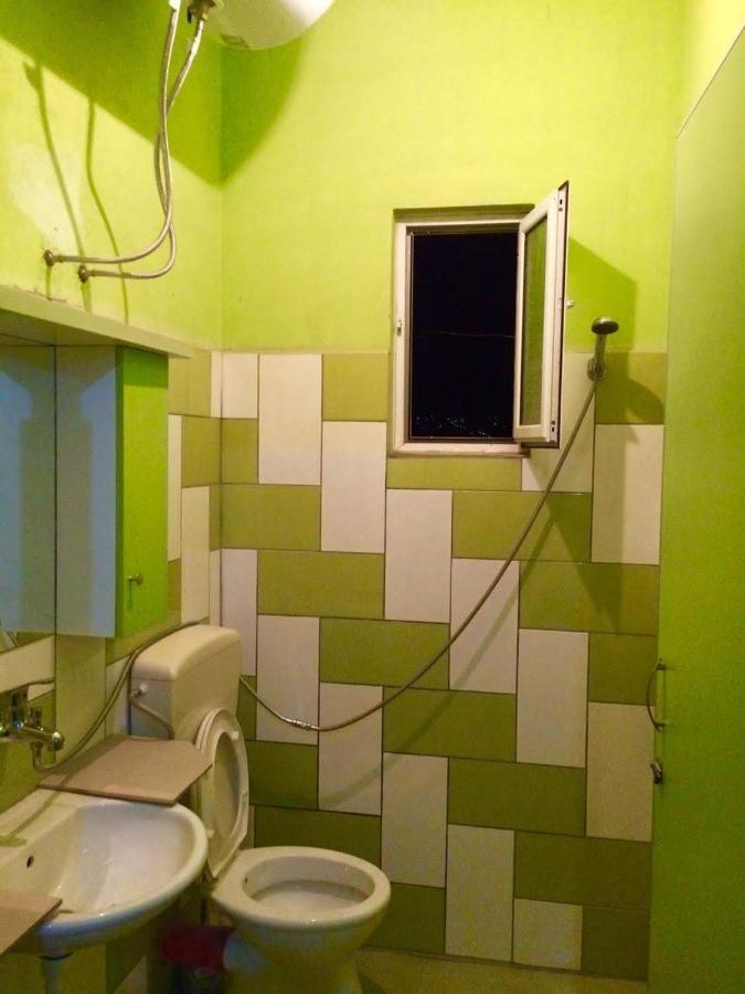 Guesthouse Aleksander Берат Екстер'єр фото